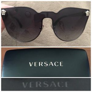 VERSACE MEDUSA CATEYE SUNGLASSES Model 2120